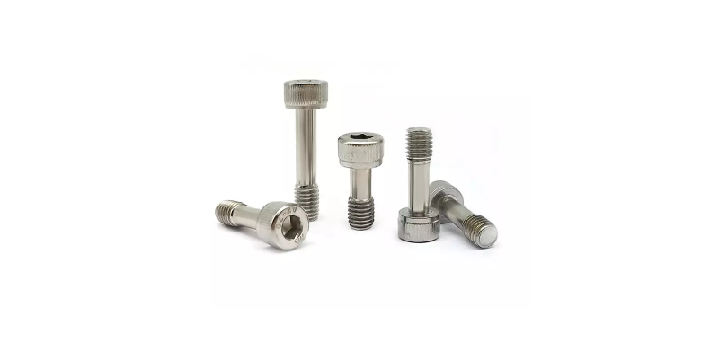 What are the requirements for captive screws?